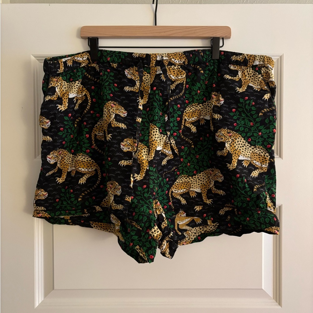 Printfresh Leopard Print Black Shorts